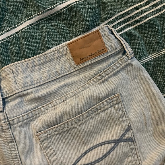 Abercrombie & Fitch Low Rise Jean Shorts 🌵4/27 - Picture 3 of 7